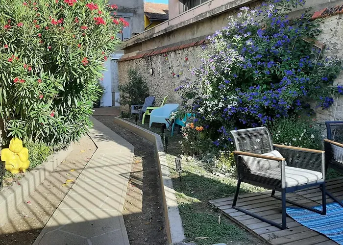 Le 9 De Cour, Chaco Bed & Breakfast 3*